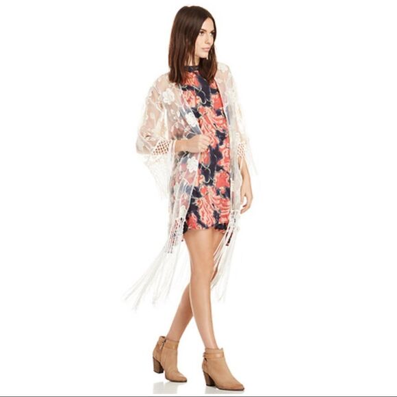 ✨HP✨FLORAL EMBROIDERED SHEER KIMONO✨ - Picture 2 of 10